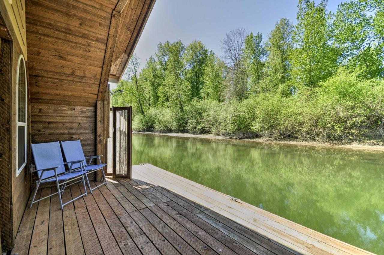 Floating Home On Columbia River With Provided Kayaks Vancouver Exterior photo