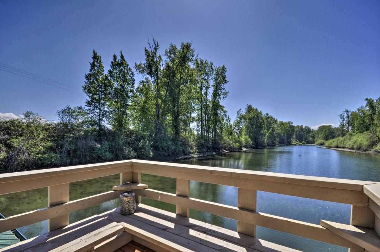 Floating Home On Columbia River With Provided Kayaks Vancouver Exterior photo