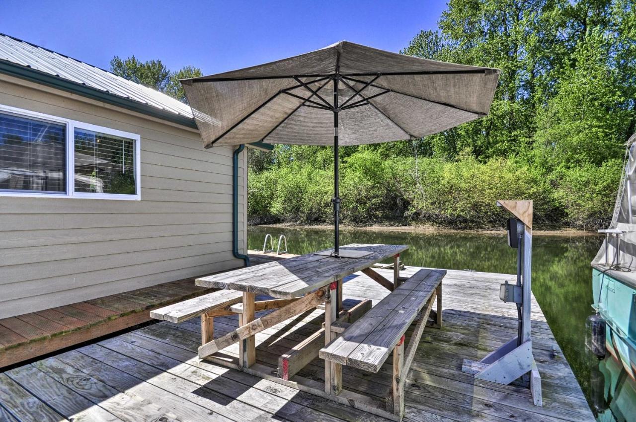 Floating Home On Columbia River With Provided Kayaks Vancouver Exterior photo