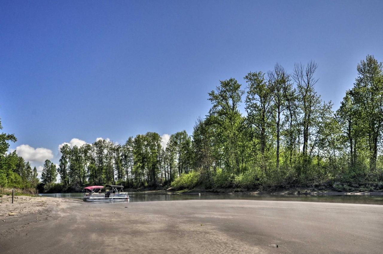 Floating Home On Columbia River With Provided Kayaks Vancouver Exterior photo